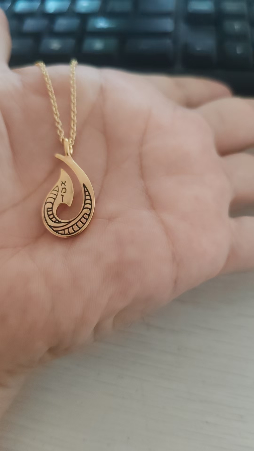قلادة شمسية عبرية 